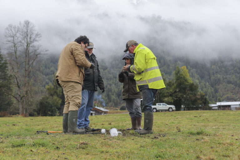 Productores de La Junta reciben herramientas para detectar y controlar la cuncunilla negra en praderas