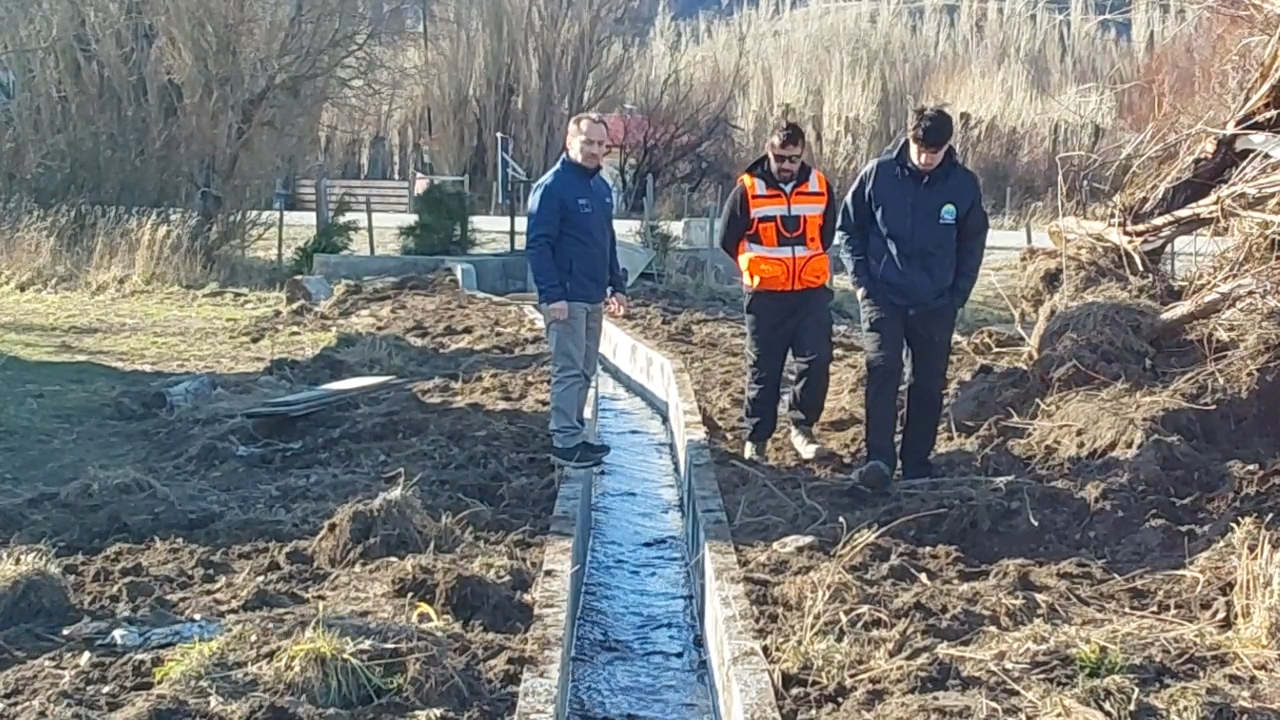 Obras de revestimiento de canales en Río Ibáñez alcanzan un 80% de avance y beneficiará a 56 regantes Obras de revestimiento de canales en Río Ibáñez alcanzan un 80% de avance y beneficiará a 56 regantes