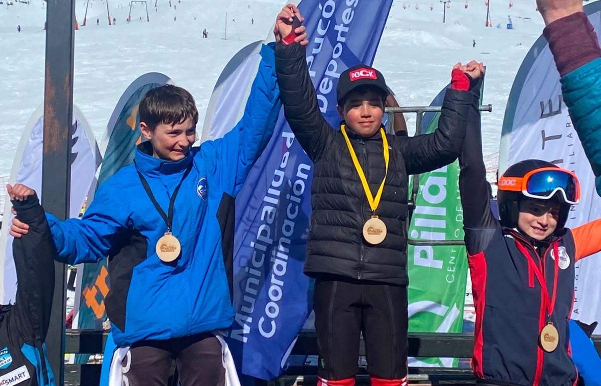 Joven esquiador coyhaiquino consigue tres podios y busca seguir llevando el nombre de Aysén a las pistas nacionales