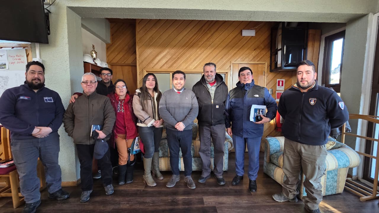 Seremi de Vivienda se reunió con Dirigentes de Valle Simpson y comprometió terrenos para futura plaza y cuartel de Bomberos