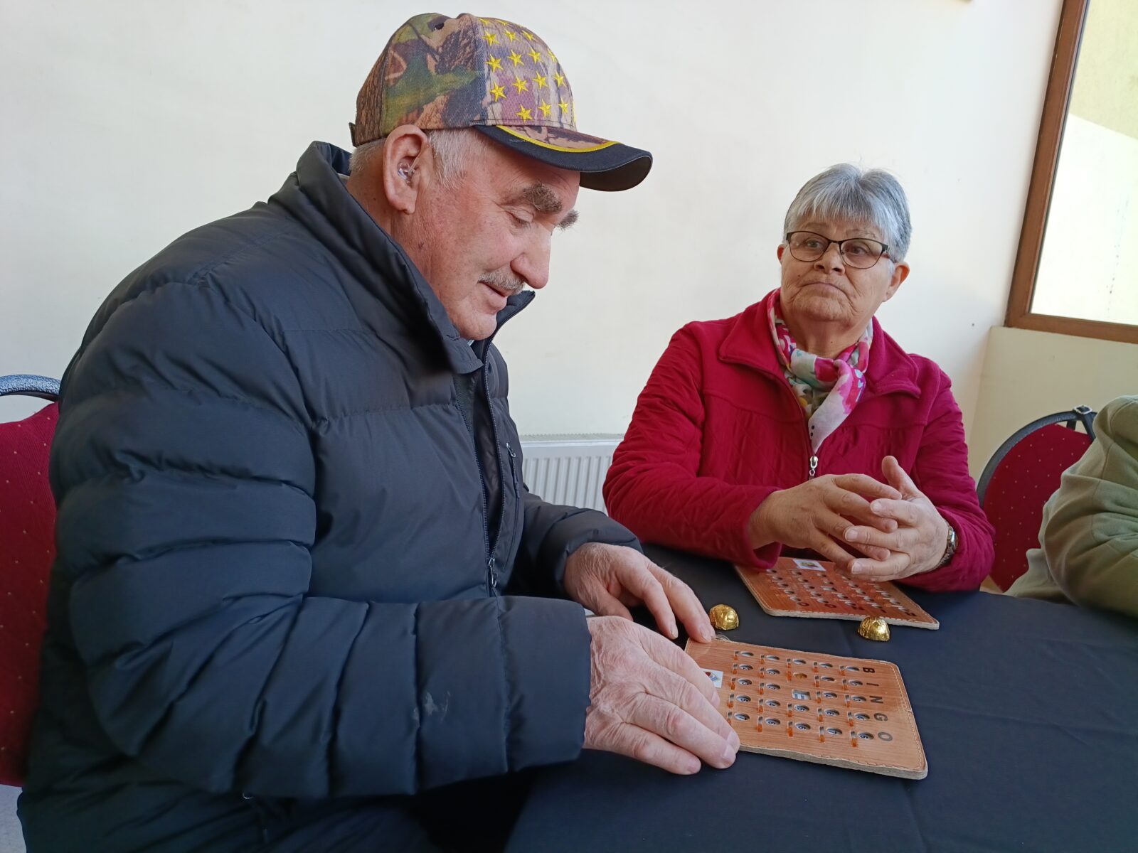 Personas mayores se reunieron en Coyhaique en jornada de baile, concursos y bingo