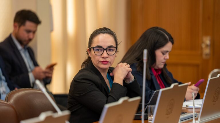 Diputada Andrea Macías pide conocer cuántos centros están afectados por virus ISA en Aysén y reforzar fiscalización