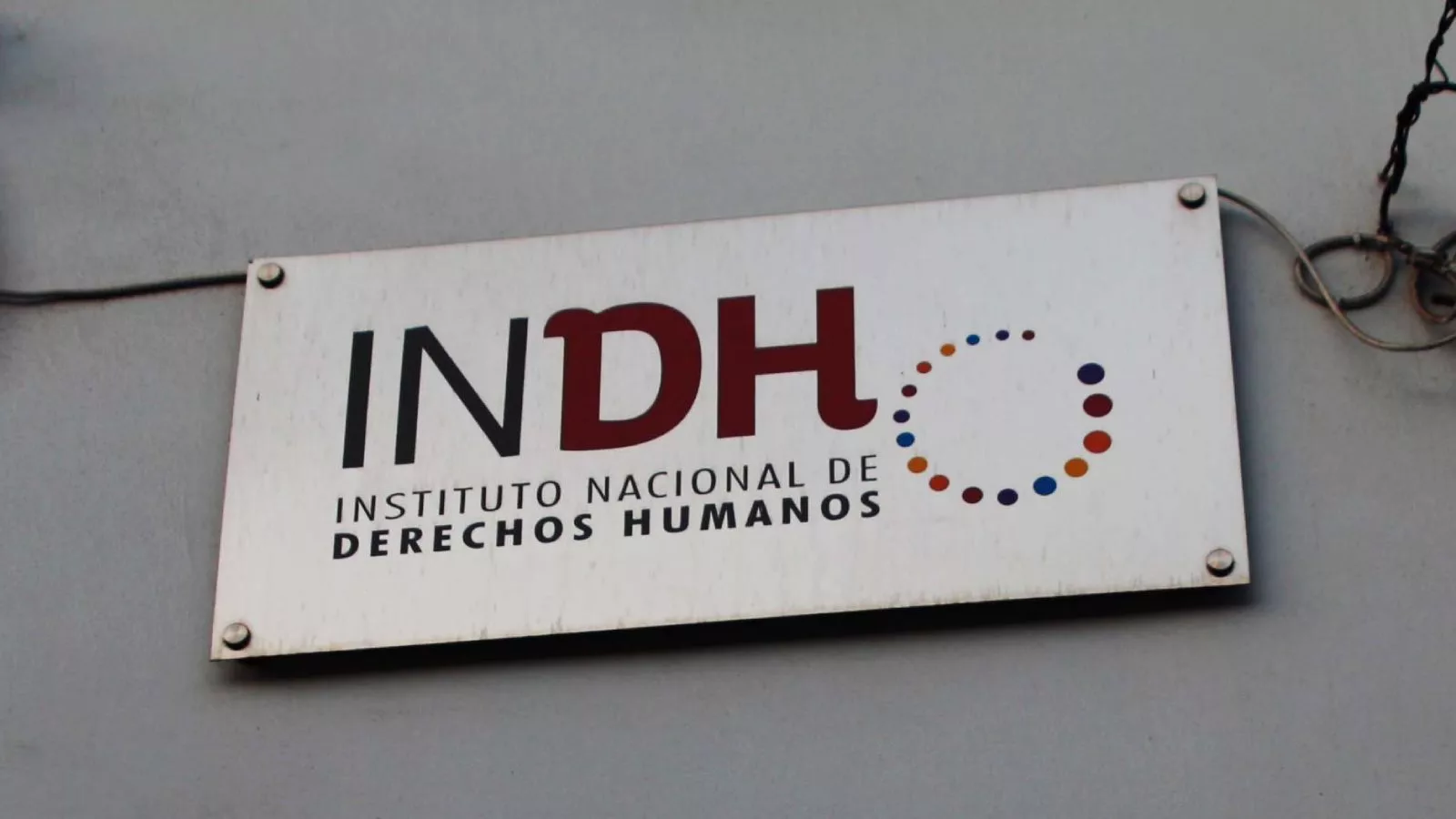 Diputados UDI buscan reducir a .000 el presupuesto del INDH para forzar el cierre del organismo