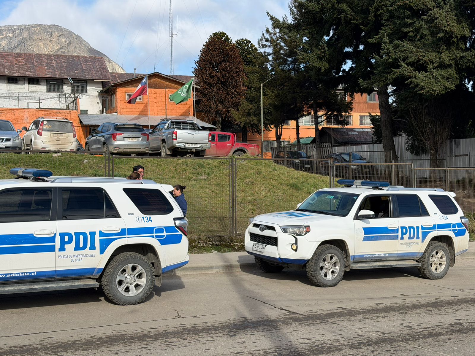 Dos internos fallecidos y cuatro heridos deja violento incidente en la Cárcel de Coyhaique Dos internos fallecidos y cuatro heridos deja violento incidente en la Cárcel de Coyhaique
