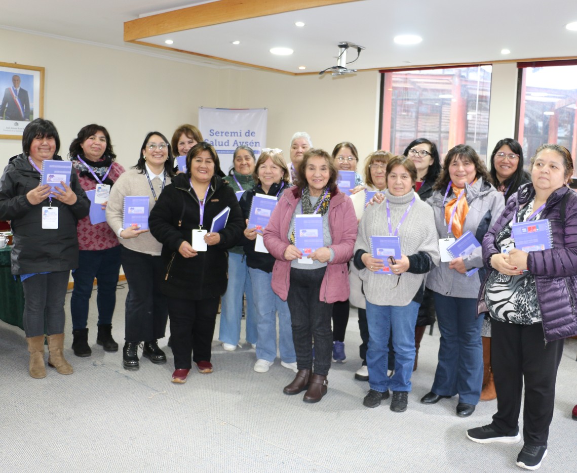 33 tutoras de residencias JUNAEB de Coyhaique y Puerto Aysén se capacitaron en prevención de enfermedades y violencia de género