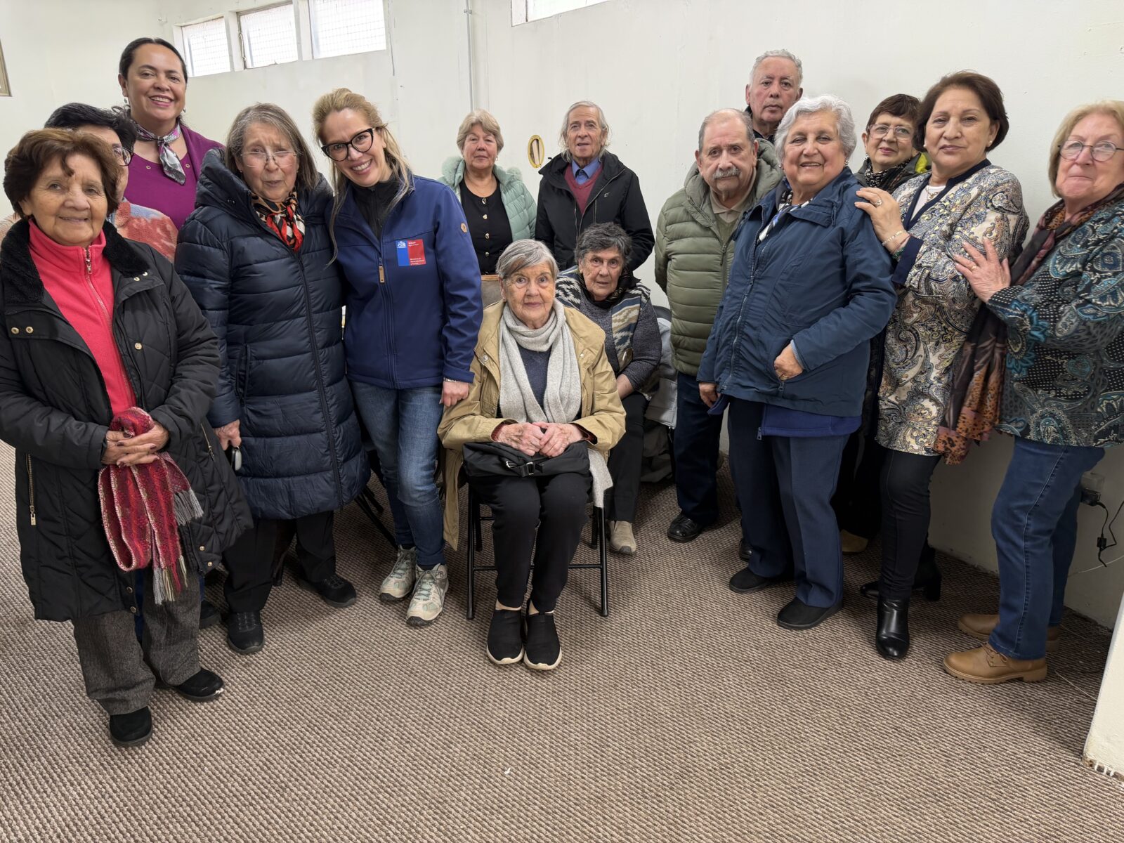 Personas mayores de Aysén participan en talleres y actividades recreativas durante octubre