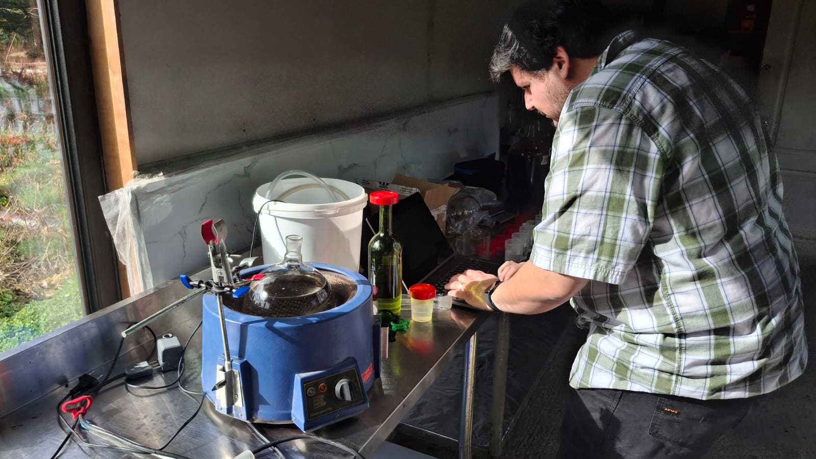 Emprendimiento de Aysén desarrolla destilado premium con calafate, maqui y otros frutos silvestres de la Patagonia
