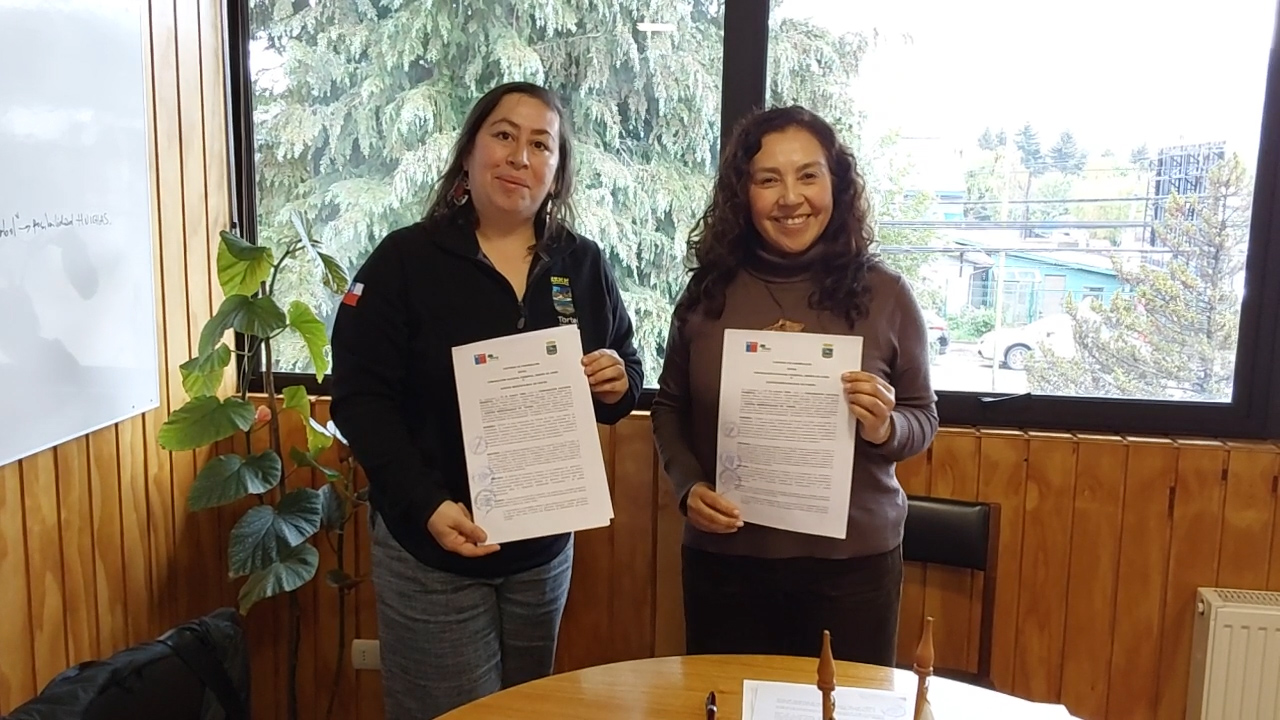 CONAF y Municipalidad de Tortel renuevan convenio para fortalecer el manejo del bosque nativo y la prevención de incendios forestales