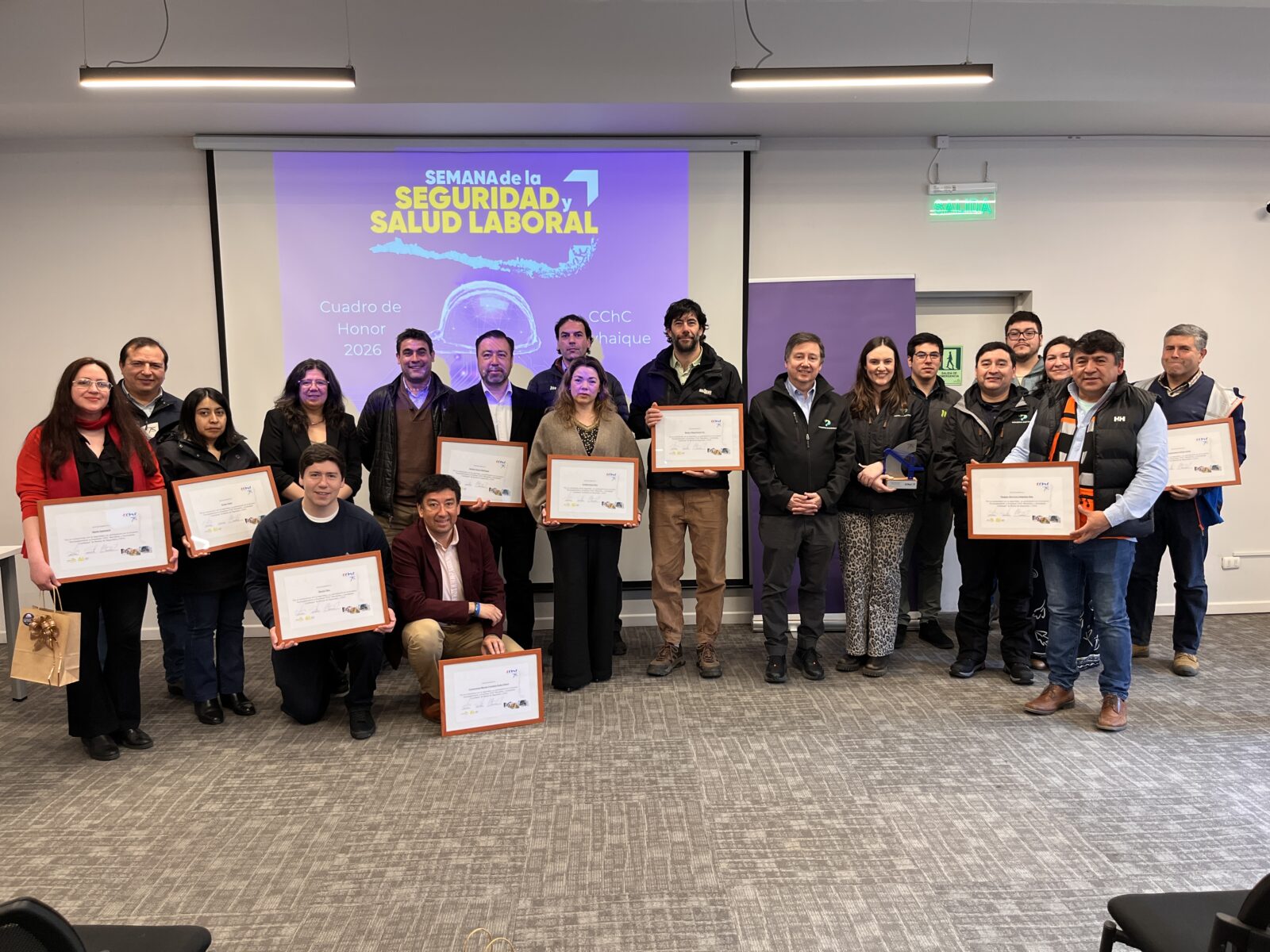 Siete empresas de Coyhaique completaron programa de seguridad laboral y fueron reconocidas por la Cámara Chilena de la Construcción Siete empresas de Coyhaique completaron programa de seguridad laboral y fueron reconocidas por la Cámara Chilena de la Construcción