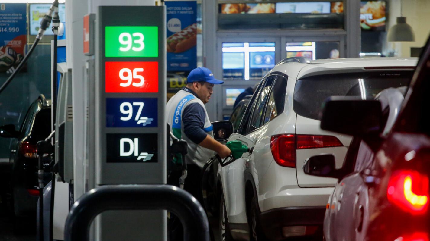 Alza de las bencinas podría llevar la inflación cerca del 5% y marcar su nivel más alto desde 2022
