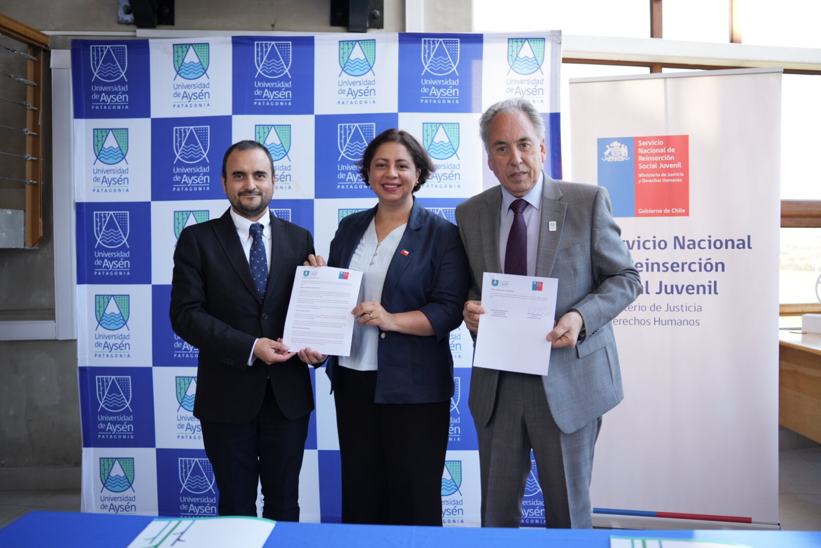 Universidad de Aysén y Servicio de Reinserción Juvenil firman convenio para fortalecer la rehabilitación y formación de jóvenes