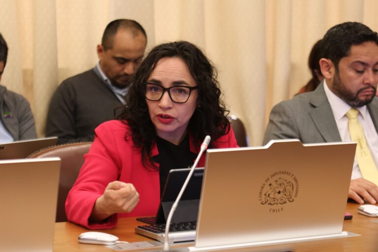 Diputada Andrea Macías cuestiona eliminación de “Yo Elijo Mi PC” y buscará revertirla en discusión del Presupuesto 2027