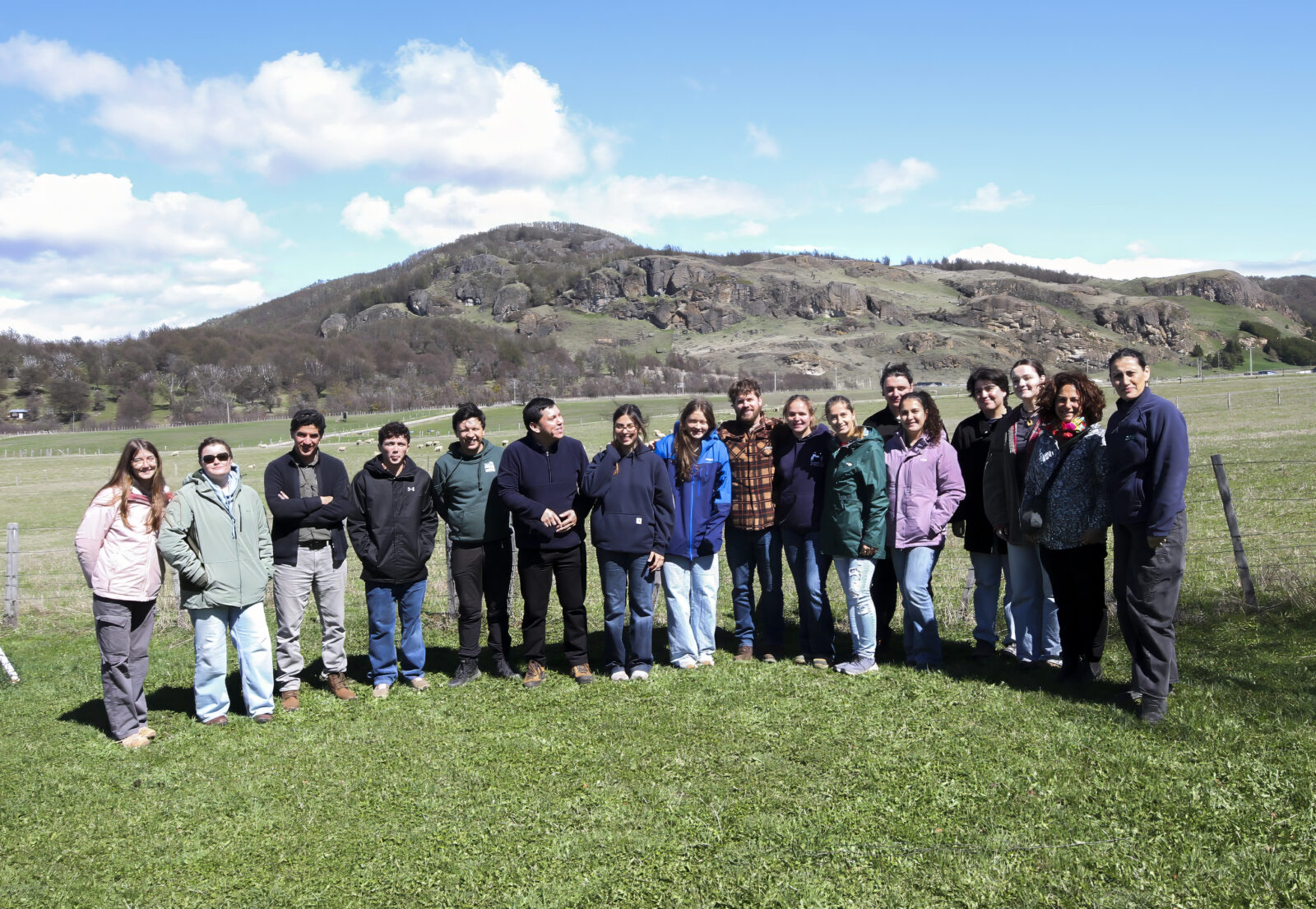 Estudiantes de universidad estadounidense conocen investigaciones sobre ganadería y conservación genética en Coyhaique