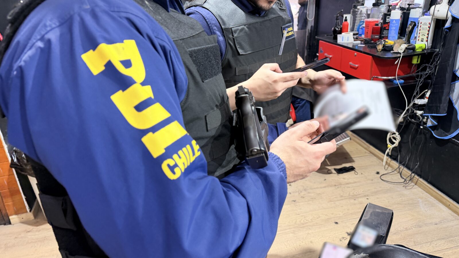 PDI detecta a 10 extranjeros con infracciones migratorias y detiene a dos chilenos prófugos de la justicia en Aysén