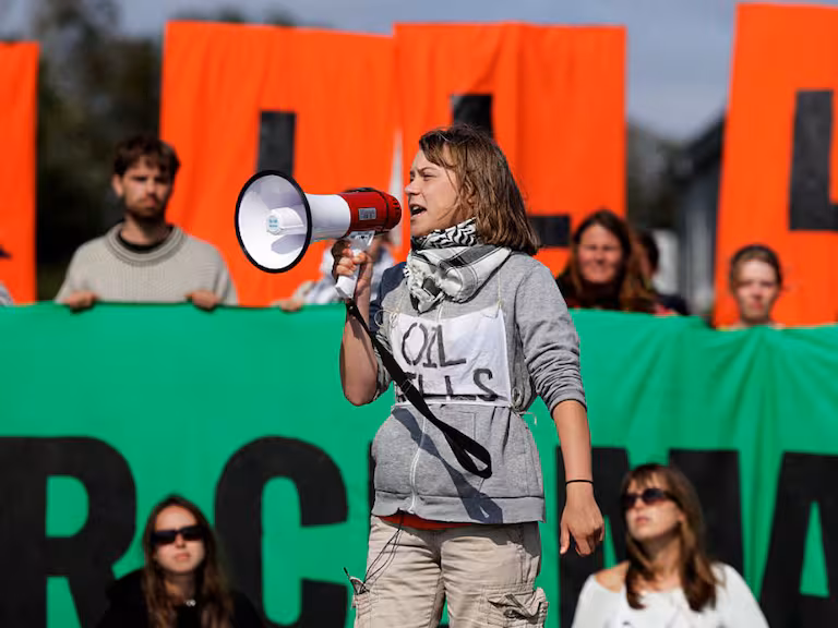 Greta Thunberg se suma a protestas estudiantiles en Francia y anuncia su intención de participar en marcha en París