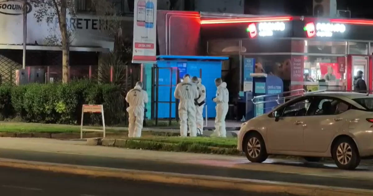 Carabinero de franco resulta baleado al intentar frustrar robo de vehículo en servicentro de Macul