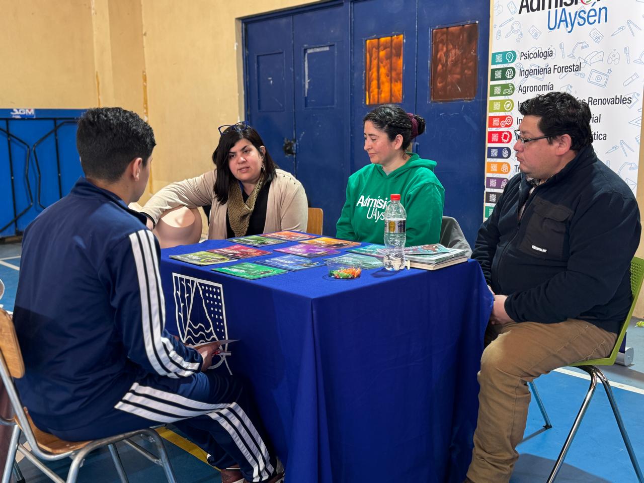 Jóvenes en proceso de reinserción social en Aysén conocieron alternativas para continuar sus estudios