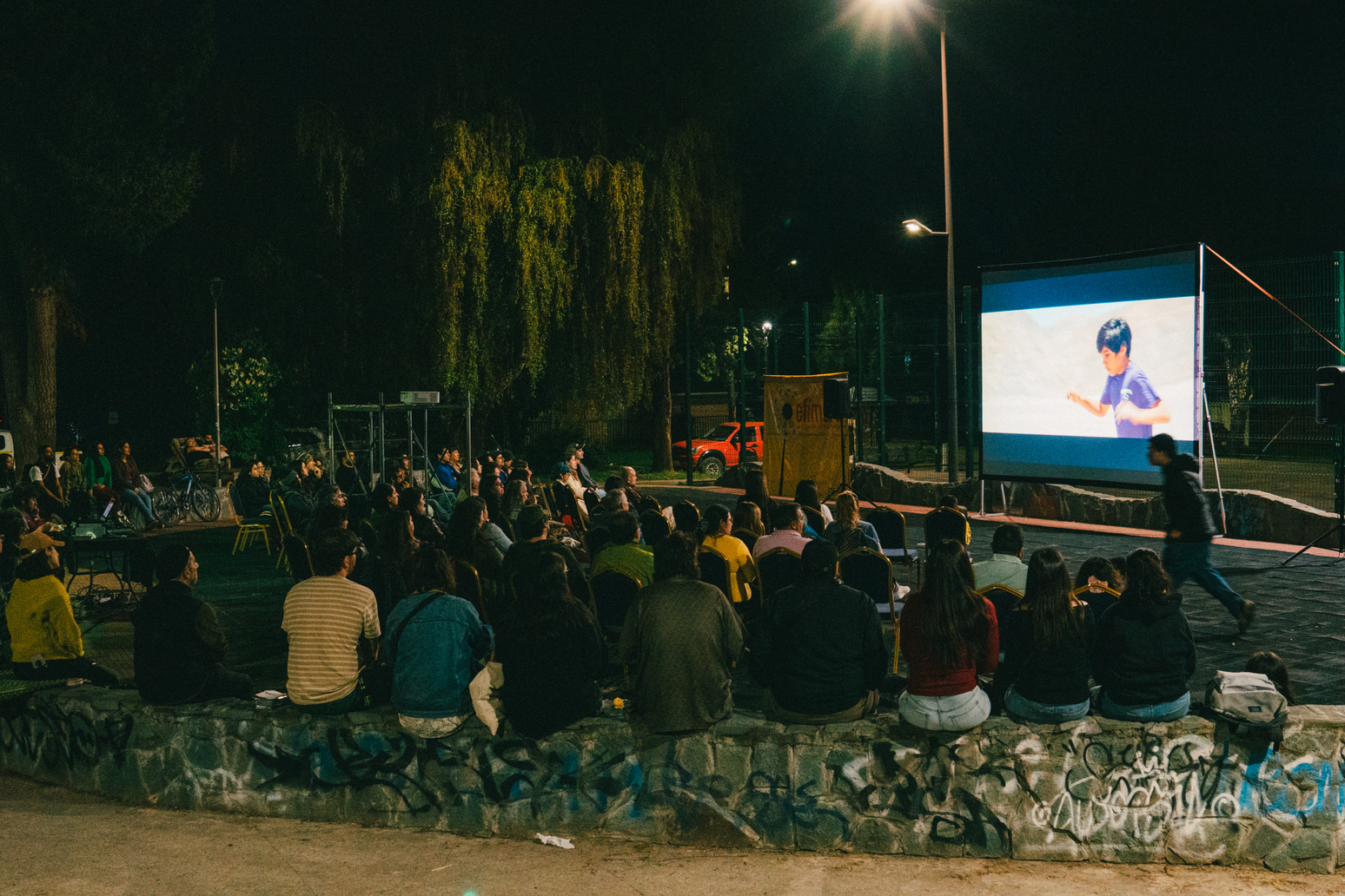Festival de cine EFÍMERA reúne a más de 100 personas en función al aire libre en Coyhaique y continúa hasta el 27 de octubre