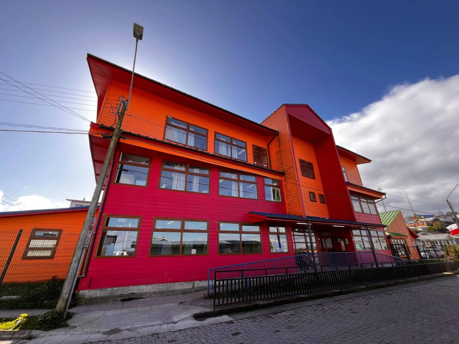 Proyecto del nuevo Liceo de Melinka enfrenta dificultades por ocupación de terreno fiscal: cerca de 14 casos deberán ser abordados Proyecto del nuevo Liceo de Melinka enfrenta dificultades por ocupación de terreno fiscal: cerca de 14 casos deberán ser abordados