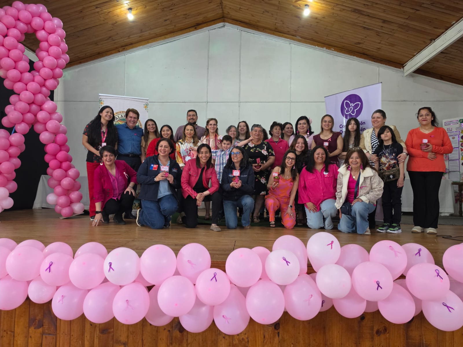 Puerto Aysén conmemora el Mes del Cáncer de Mama con actividades comunitarias y reconocimiento a profesionales de la salud